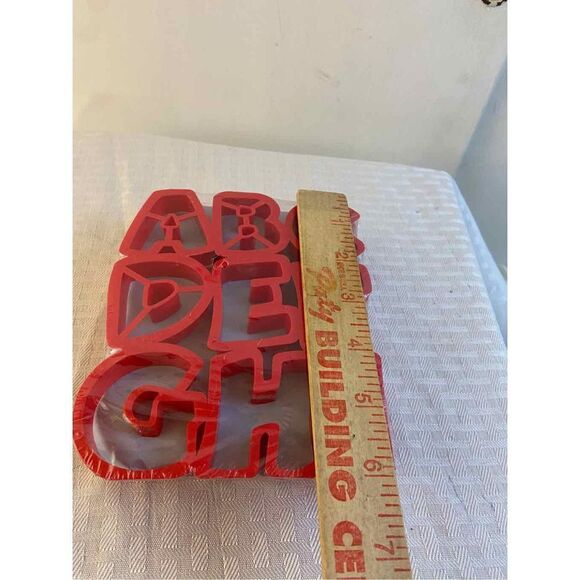 Jello red ABC molds new sealed - Picture 3 of 3